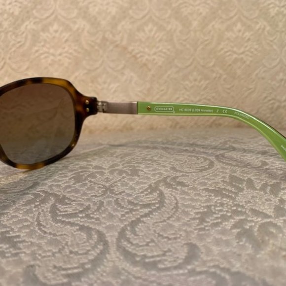 Coach Designer Sunglasses with Case - Picture 4 of 6